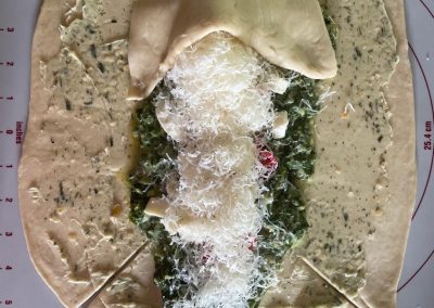 Stromboli mit Spinatfüllung verfeinfert mit den Gewürzen von Edelschmaus auf dem Zauberstein Plus von Pampered Chef gebacken